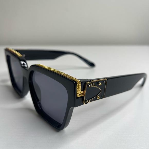 Sunglasses - Picture 3 of 6